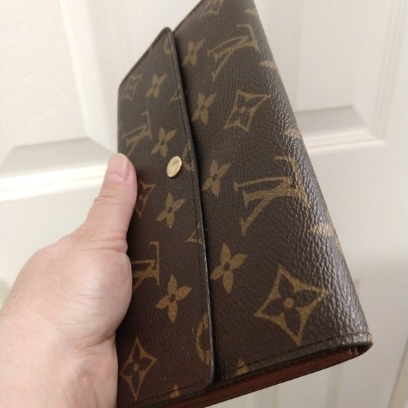 Louis Vuitton Sarah Monogram Wallet - Picture 7 of 16